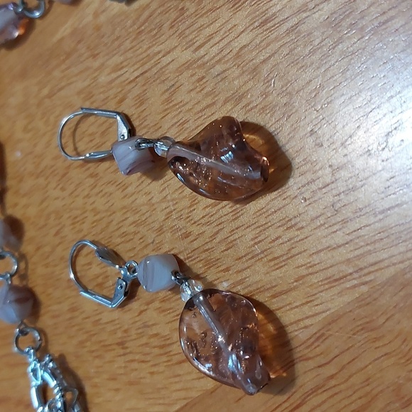 🩵5/$25 Silvertone Blush Pink Glass Bead Necklace Earring Set Leverback 18" - Picture 3 of 5